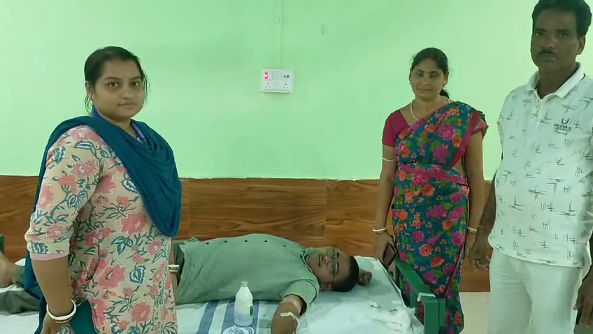 ହାଟଡିହି ବ୍ଲକ କାର୍ଯ୍ୟାଳୟ ପରିସରରେ ରକ୍ତଦାନ ଶିବିର ଅନୁଷ୍ଠିତ