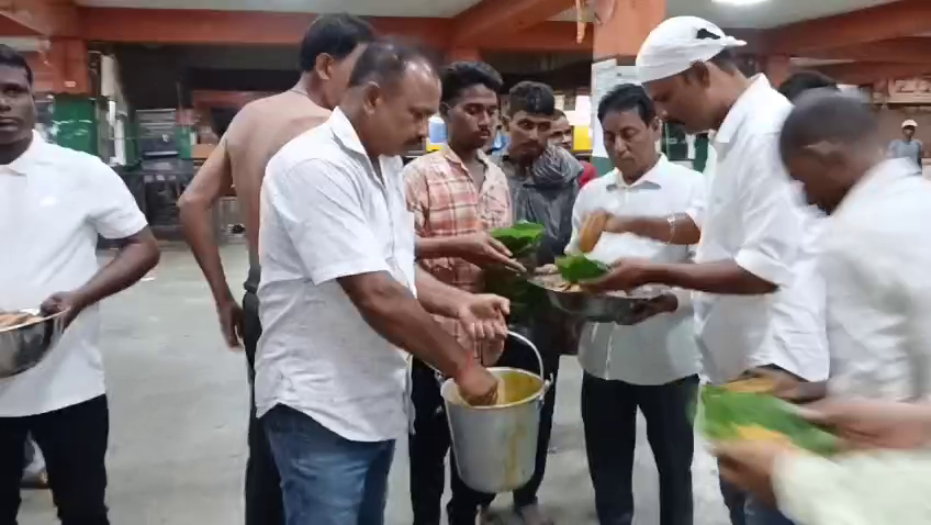 “ଉଦାର ହୃଦୟ ପରିବାର “ପକ୍ଷରୁ ଖାଦ୍ୟ ବଣ୍ଟନ