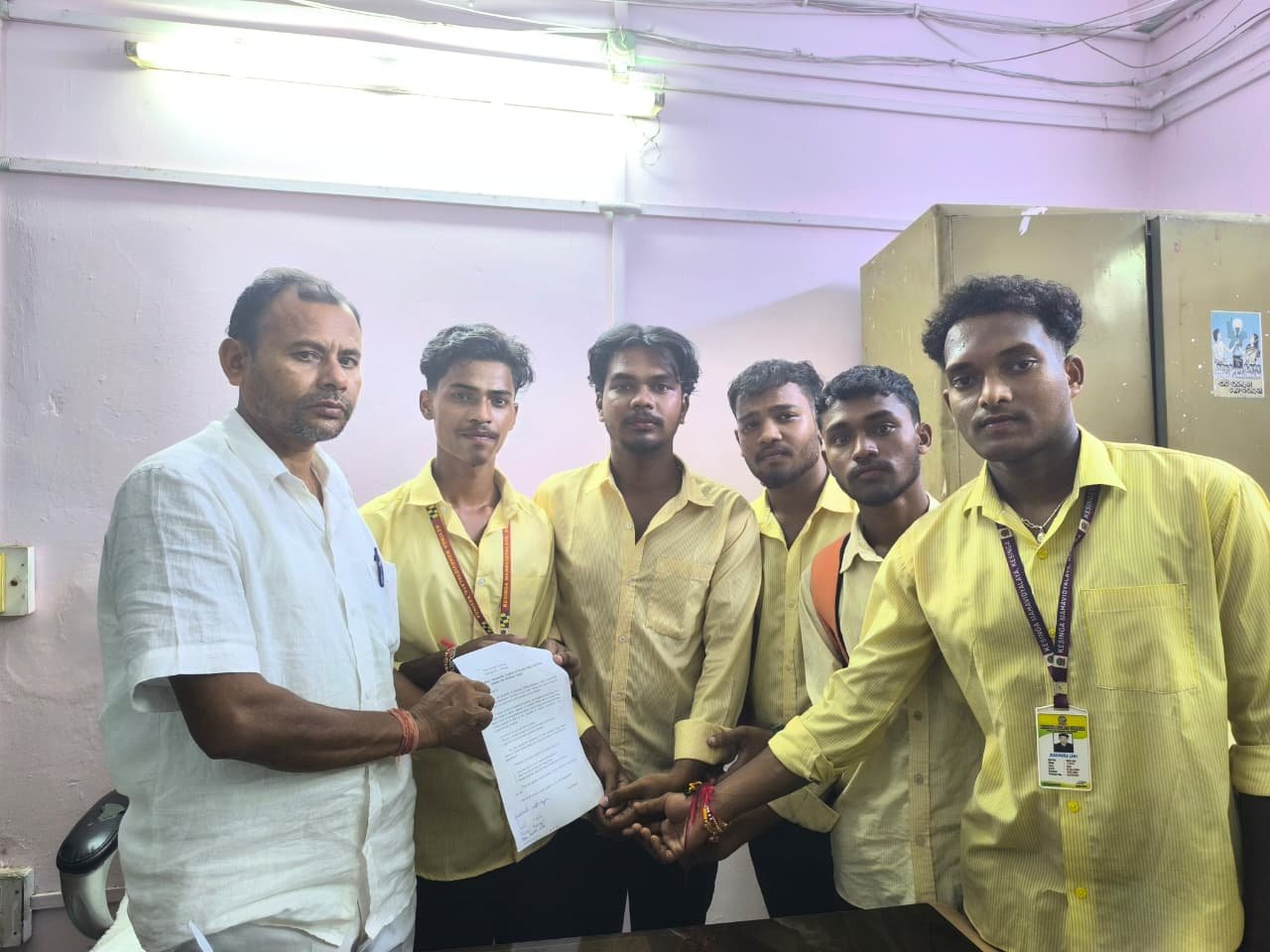 ବସଷ୍ଟପ ନିର୍ମାଣ ପାଇଁ ଏନଏସି ଅଧ୍ୟକ୍ଷଙ୍କୁ କଲେଜ ଛାତ୍ରଙ୍କ ଦାବୀ