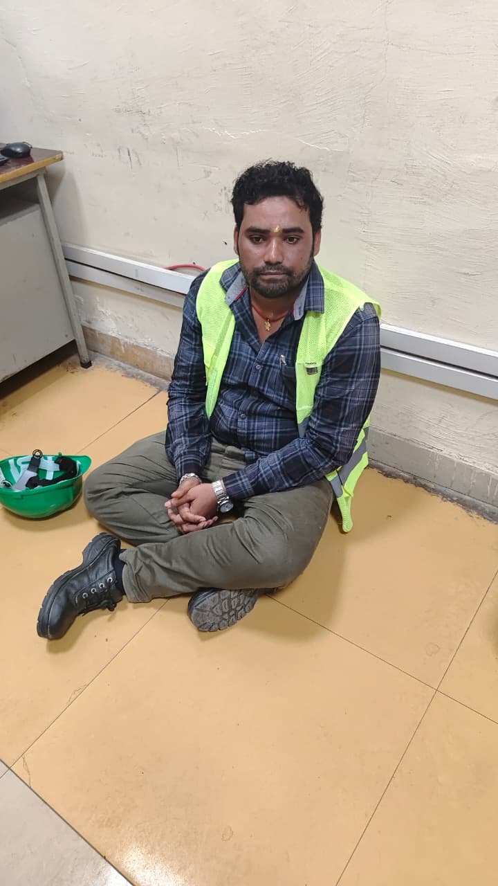 ଟେକନୋମାଉଣ୍ଟ କମ୍ପାନୀର ସୁପରଭାଇଜର ଙ୍କ ବ୍ୟାଗରୁ ଗୁଳି ଜବତ