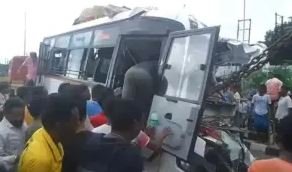 ପଶ୍ଚିମବଙ୍ଗରେ ଭୟଙ୍କର ବସ୍-ଟ୍ରକ୍ ଦୁର୍ଘଟଣା, ୧୦ ଜଣ ତୀର୍ଥଯାତ୍ରୀଙ୍କ ମୃତ୍ୟୁ, ୩୫ ଆହତ