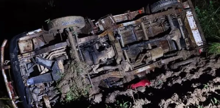 ବିଦ୍ୟୁତ୍ ତାର ସଂସ୍ପର୍ଶରେ ଆସି ଖାଲକୁ ଖସି ପଡ଼ିଲା ଡିଜେ ଭ୍ୟାନ୍, ୫ ମୃତ ଅନେକ ଗୁରୁତର