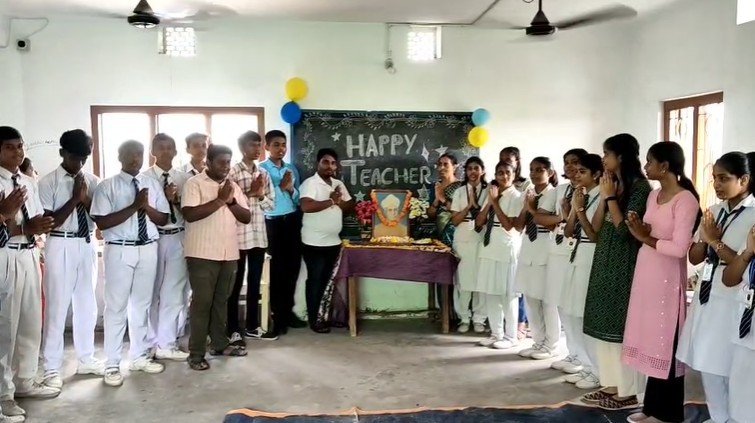 ବିଭିନ୍ନ ଶିକ୍ଷାନୁଷ୍ଠାନରେ ଗୁରୁ ଦିବସ ପାଳିତ