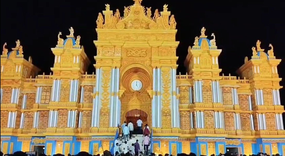 ଝଲସୁଛି ବନ୍ଦରନଗରୀ