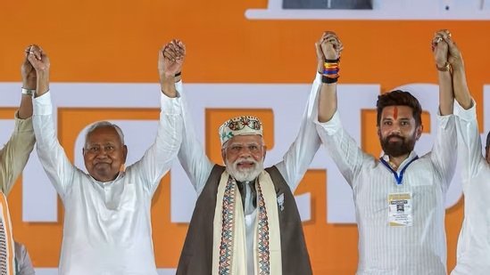 ଗାନ୍ଧୀ ମଇଦାନକୁ ବାହାରିଲେ ନୀତିଶ କୁମାର, ସକାଳ 11.30 ରେ ମୁଖ୍ୟମନ୍ତ୍ରୀ ଭାବରେ ନେବେ ଶପଥ