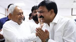 ନୀତିଶଙ୍କ ୨୬ ଜଣ ମନ୍ତ୍ରୀଙ୍କ ମଧ୍ୟରୁ ଜଣେ ମୁସଲମାନ; ଚୈନପୁର ଆସନରୁ ଆରଜେଡିର ବ୍ରଜ କିଶୋର ବିନ୍ଦଙ୍କୁ ପଛରେ ପକାଇଥିଲେ