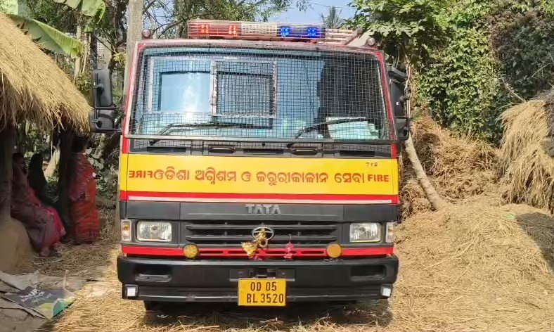ପାରାଦ୍ୱୀପରେ ନିଆଁର ତାଣ୍ଡବ: ପାଳଗଦାରୁ ଆରମ୍ଭ ହୋଇ ଜଳିଗଲା ଘର