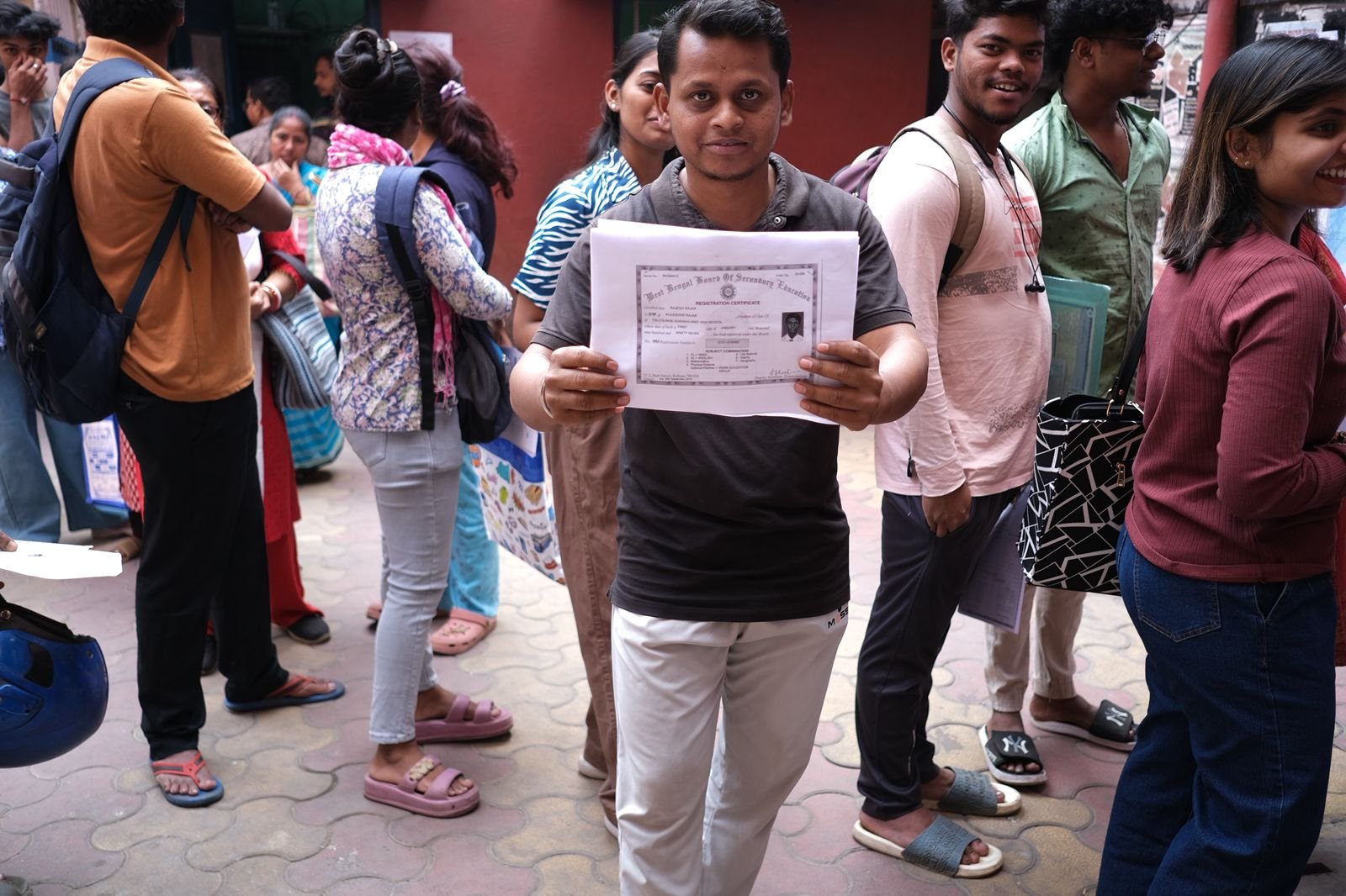 ଚାକିରି ନାହିଁ, ଭତ୍ତା ଅଛି! ୧୫୦୦ ପାଇଁ ଧାଡ଼ିରେ ଉଚ୍ଚଶିକ୍ଷିତ ଯୁବକ